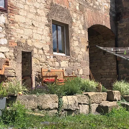 In A Stone House With A Beautiful Garden Lägenhet Litoměřice